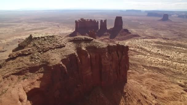 Monument Valley Brigham Grav Och Stagecoach Butte Sydvästra Öknen Usa — Stockvideo