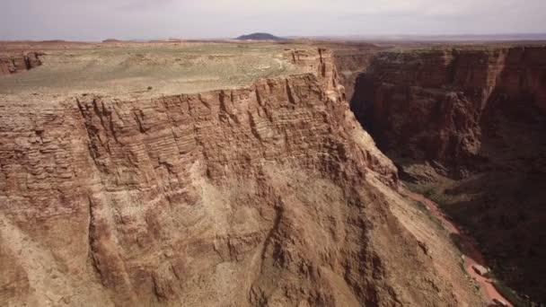 大峡谷空中射击小科罗拉多河峡谷纳瓦霍民族后方峡谷 — 图库视频影像