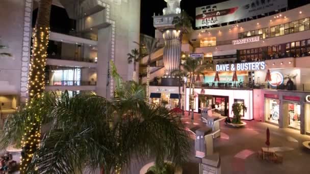 Hollywood Och Highland Courtyard Time Lapse Natten Tilt Kalifornien Usa — Stockvideo