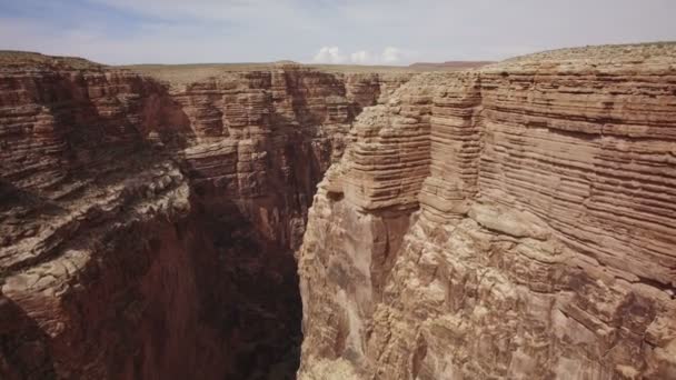 大峡谷空中射中小科罗拉多河峡谷纳瓦霍民族飞向峡谷 — 图库视频影像