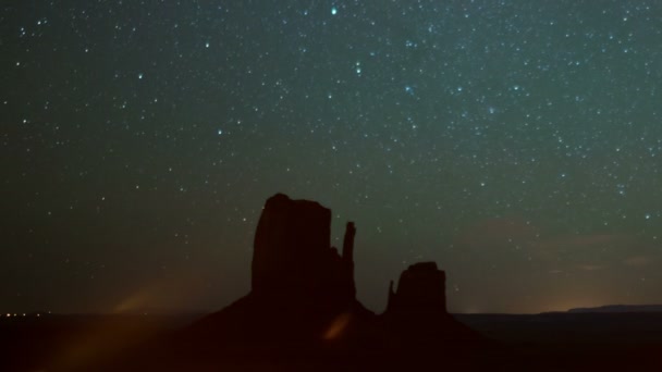 Monument Valley Stars East West Mitten Butte Southwest Usa Pan — Stockvideo