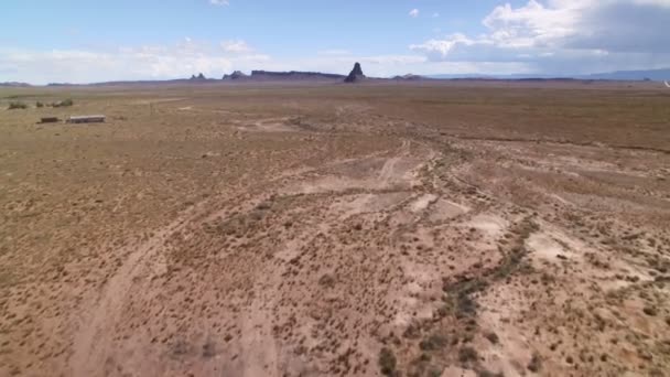 Monument Valley Agathla Peak Air Shot Southwest Desert Usa Desert — Stock video