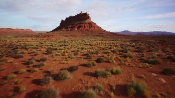 神々の谷クマ耳空中ショット南西部砂漠のキャニオンUsaサンセットフォワード低 — ストック動画