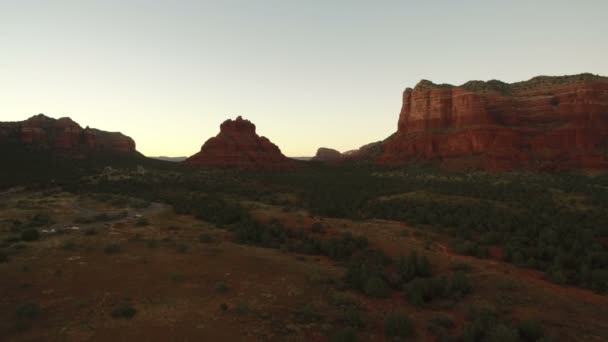 Sedona Courthouse Butte Aerial Shot Sonoran Desert Arizona Usa Backward — 图库视频影像