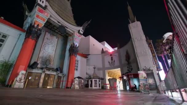 Голлівудський Китайський Театр Axis Dolly Pan Shot Night Time Lapse — стокове відео