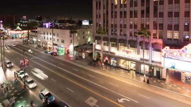 Hollywood Blvd Capitan Theater Highland Night Traffic Time Lapse Pan — Wideo stockowe