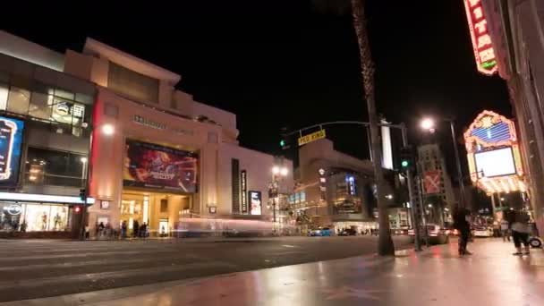 Hollywood Walk Fame Dolby Theater Night Traffic Time Lapse Pan — Vídeo de Stock