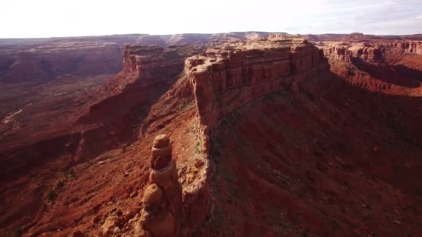 Vale Dos Deuses Ursos Orelhas Aerial Shot Southwest Desert Canyon — Vídeo de Stock