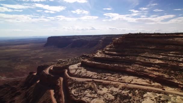 Moki Dugway Aerial Shot Canyon Strade Orsi Orecchie Cedro Mesa — Video Stock