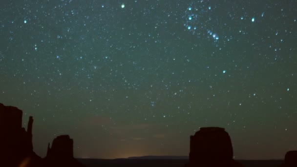 Monument Valley Stars Und Flugzeuge Über East West Mitte Merrick — Stockvideo