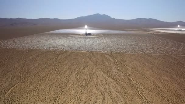 Крупнейшая Мире Солнечная Тепловая Электростанция Воздушная Съемка Пустыни Мохаве Калифорния — стоковое видео