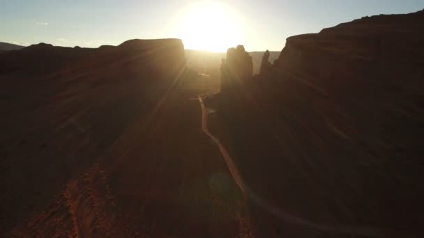 Μνημείο Valley Rain God Mesa Sunset Aerial Shot Νοτιοδυτική Έρημο — Αρχείο Βίντεο