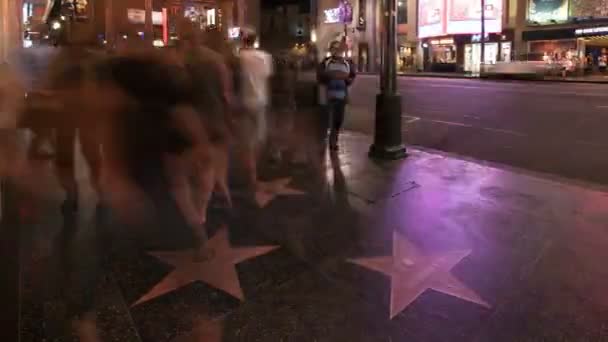 Hollywood Walk Fame Chinês Teatro Noite Tráfego Tempo Pan Califórnia — Vídeo de Stock