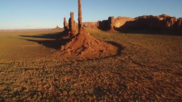 Monument Valley Sunset Aerial Skott Totem Pole Rock Bildning Sydvästra — Stockvideo