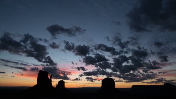 Monument Valley Sunrise Time Lapse Southwest Estados Unidos Inclinación Hacia — Vídeos de Stock