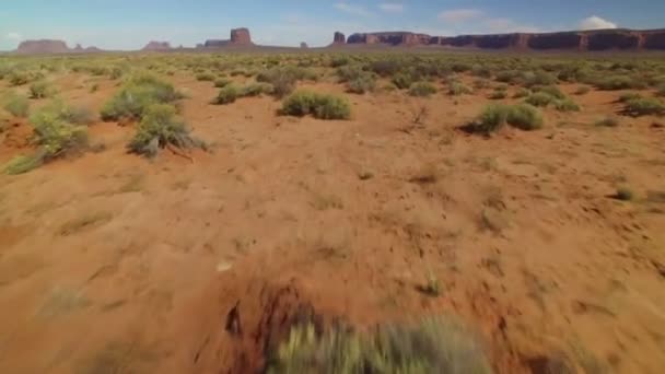 名胜古迹山谷空中飞掠飞越西南沙漠冲刷美国前进倾斜向上 — 图库视频影像