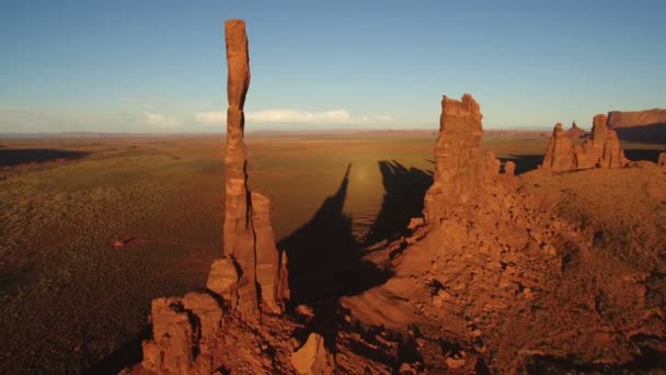 Monument Valley Sunset Aerial Shot Totem Pole Rock Formation Southwest — Video Stock
