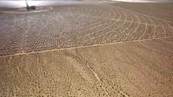 세계에서 발전소 Aerial Shot Mojave Desert California Forward Tilt — 비디오