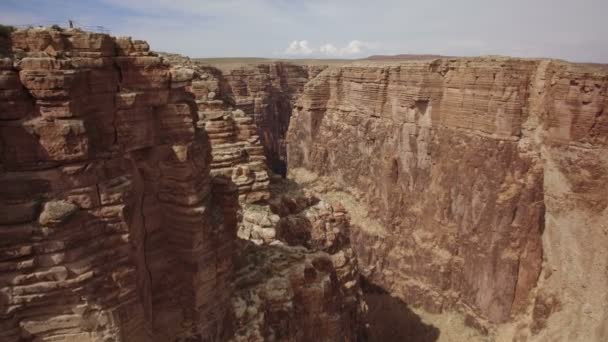 大峡谷空中射击纳瓦霍民族的小科罗拉多河峡谷往返于峡谷之间 — 图库视频影像