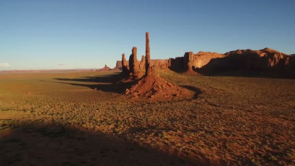 Monument Valley Sonnenuntergang Luftaufnahme Der Totempfahl Felsformation Südwest Usa Vorwärts — Stockvideo