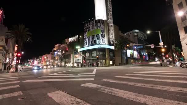 Hollywood Highland Scramble Crosswalk Time Lapse Noche Inclinarse Hacia Abajo — Vídeo de stock