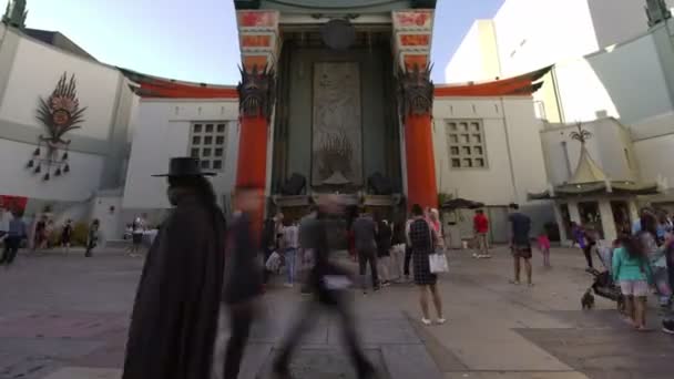 Hollywood Chinese Theater Daytime Lapse Tourists Walking Zoom California Usa — Video