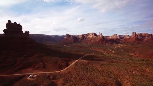 Vale Dos Deuses Ursos Orelhas Aerial Shot Southwest Desert Canyon — Vídeo de Stock