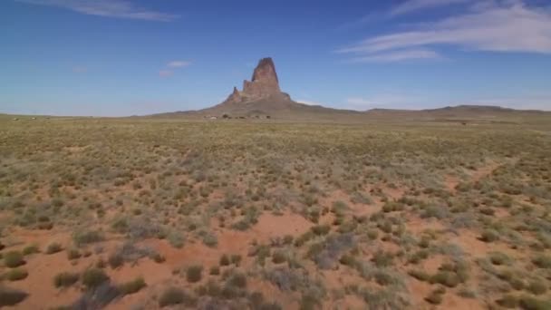 Monument Valley Agathla Peak Antenn Skott Sydvästra Öknen Usa — Stockvideo