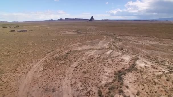 Monument Valley Agathla Peak Antenn Skott Sydvästra Öknen Usa Desert — Stockvideo