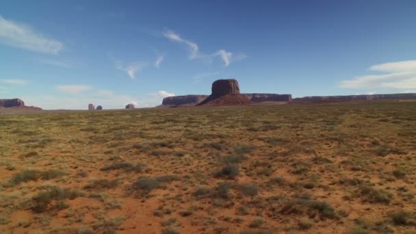 Monument Valley Mitchell Butte Och Mesa Sydvästra Öknen Usa Spårning — Stockvideo