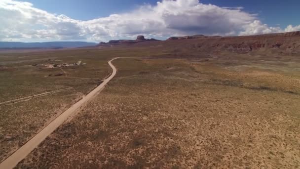 Tiro Aéreo Americano Sudoeste Estrada Sujeira Deserto Eua Rapidamente — Vídeo de Stock