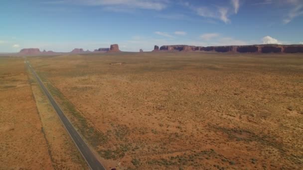 Monument Valley Highway Mitchell Mesa Buttes Aerial Shot Southwest Desert — Stock Video