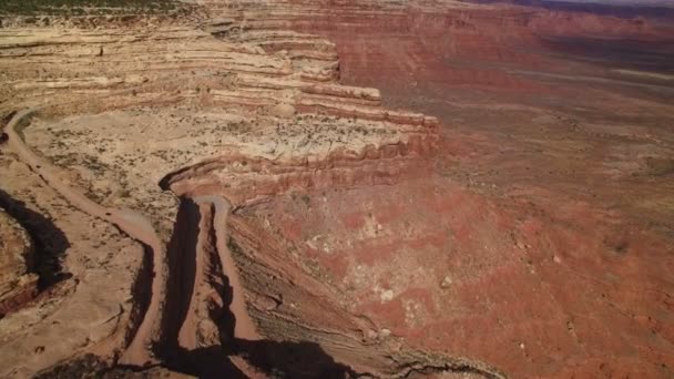 Moki Dugway Aerial Shot Canyon Roads Bears Ears Zeder Mesa — Stockvideo