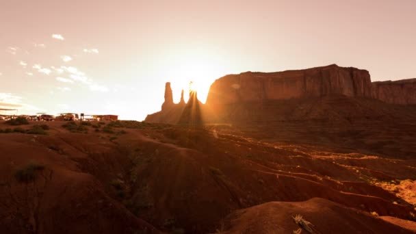 Monument Valley Sonnenuntergang Zeitraffer Über Drei Schwestern Südwest Usa — Stockvideo