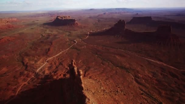 Vale Dos Deuses Ursos Orelhas Aerial Shot Southwest Desert Canyon — Vídeo de Stock