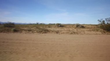 3 Eksenli Sürücü Şablonu Dengeleyici Çöl Yolu Yanı Görünümü 09 Sağ Afrika Savanası veya Orta Doğu