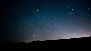 Samanyolu Galaksisi Çekirdeği İlkbaharda Dağların Üzerinden Yükseliyor Mojave Çölü Kaliforniya ABD