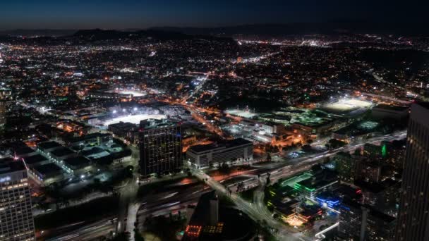 洛杉矶市区高速公路交汇处夜间交通流量超过美国加州 — 图库视频影像