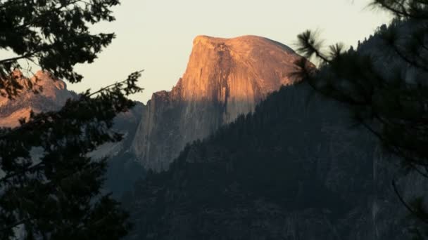 Yosemite National Park Half Dome Sonnenuntergang Zeitraffer Kippen Kalifornien Usa — Stockvideo