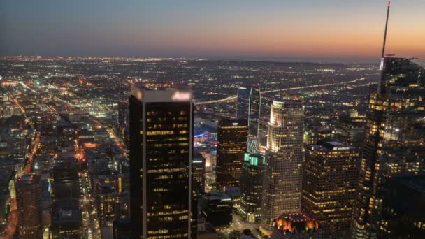 Luchttijd Verstrijken Van Los Angeles Downtown Skyscrapers Traffic Sunset Night — Stockvideo