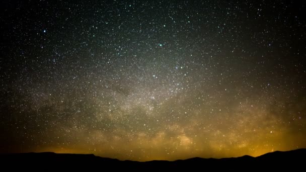 Melkweg Galaxy Stijgt Boven Zuidoost Hemel Tijd Lapse Sterren Mountain — Stockvideo