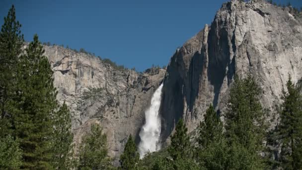 Yosemiten Kansallispuisto Yosemite Falls Time Lapse Tilt California Yhdysvallat tekijänoikeusvapaa kuvapankkivideo