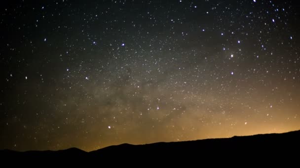 Vintergatan Galaxen Över Bergskammar Vår Natt Himmel Tid Förflutit Stjärnor — Stockvideo