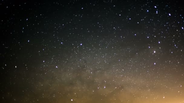 春の夜空に天の川銀河 タイムラプス星と流星 — ストック動画