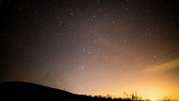 Lattea Galassia Time Lapse Sopra Nuvole Rapido Movimento Nella Collina — Video Stock