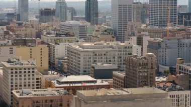 Los Angeles Şehir Merkezi Gündüz Trafiği Broadway 'de ve St Pan Baharı Kaliforniya' dan ayrıldı