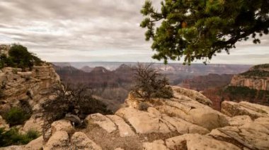Büyük Kanyon Kuzey Rim Parlak Melek Noktası Brahma ve Zoroaster Tapınağı Sabah Bulutları Arizona 'ya Yana Döndü