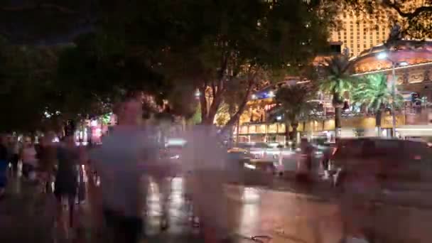Las Vegas Strip Toeristen Passing Time Lapse Nachts Parijs — Stockvideo