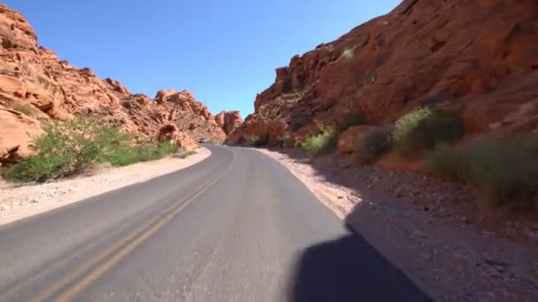 Ateş Vadisi Rocky Kanyonu Otoyolu Şablon Amerika Güneybatı Nevada Abd — Stok video