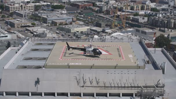 Lapd Police Helicopter Rooftop Federal Building Los Angeles Downtown California — Stock Video